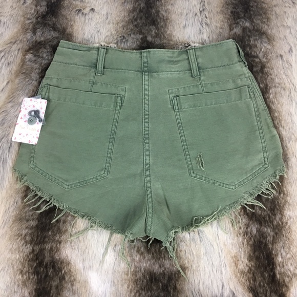 🛍 Free People Raw and Patched Short Moss NWT - Picture 4 of 7